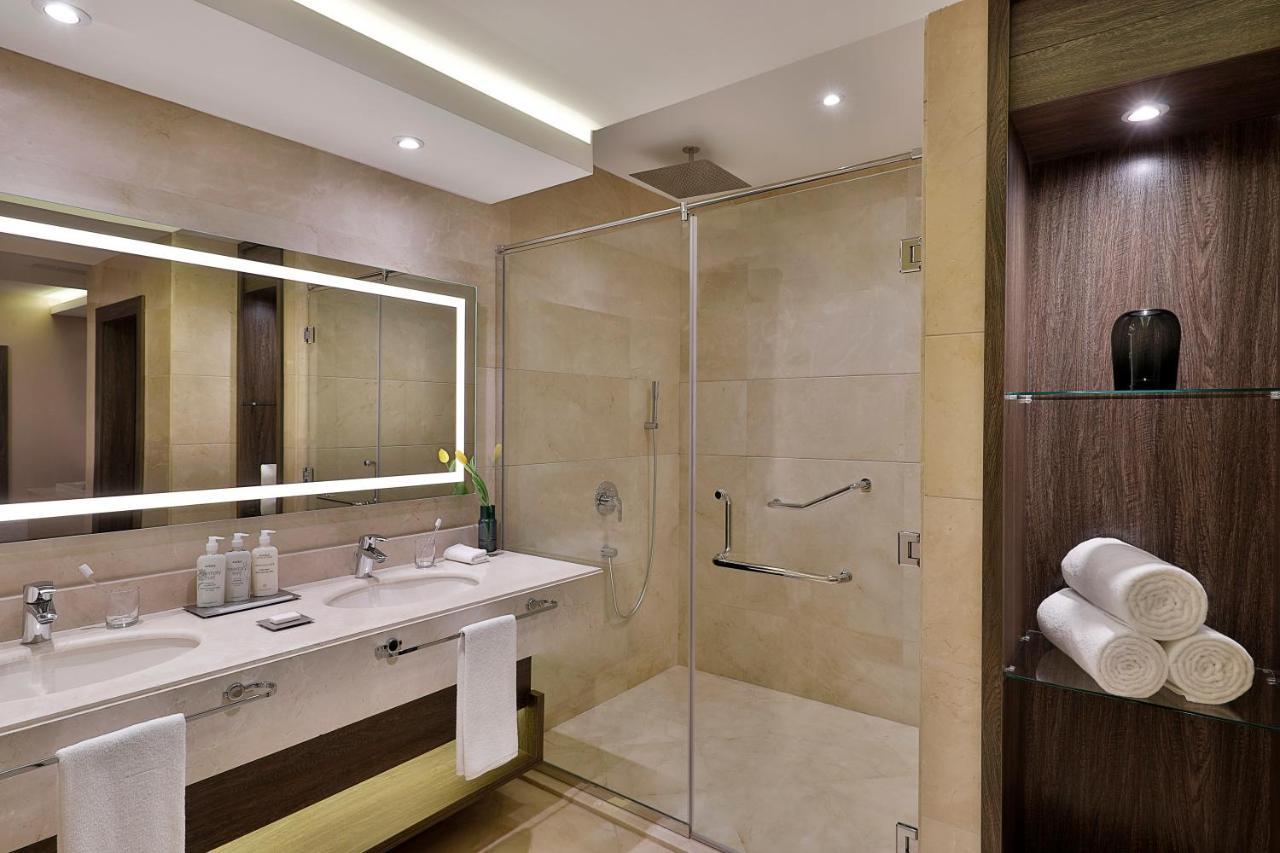 Voco Al Khobar By Ihg Hotel Exterior photo A shower enclosure